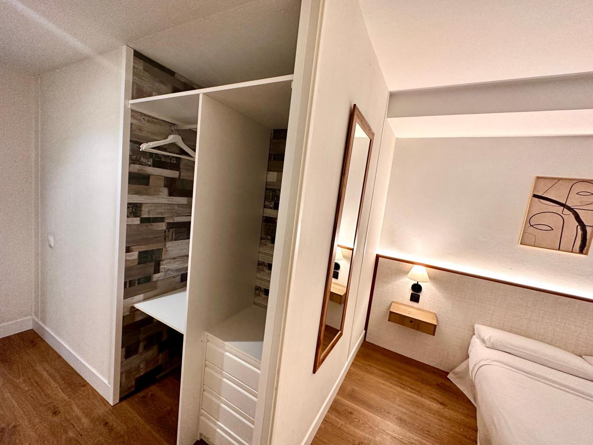 Far Home Gran Via Madrid Phòng bức ảnh